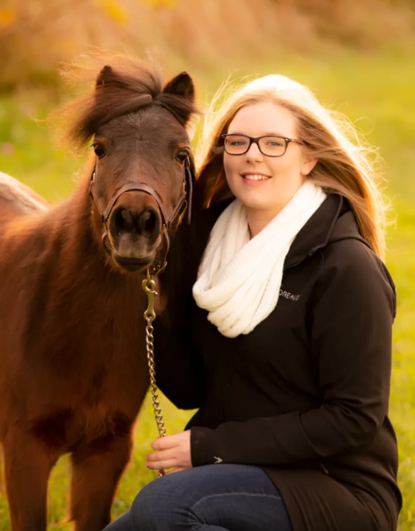 Erin Groot-Lipman at Russell Equine Veterinary Service